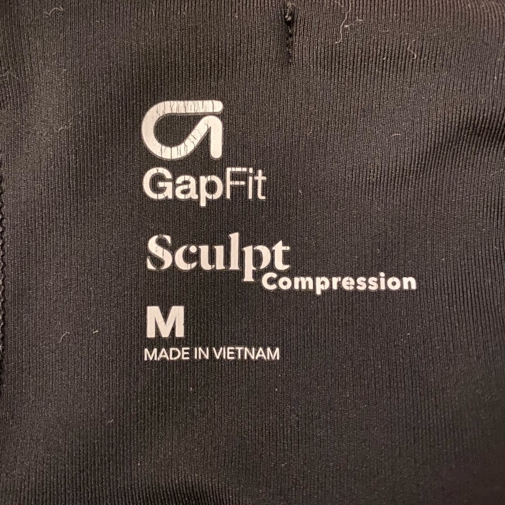 Black capri sculpt leggings